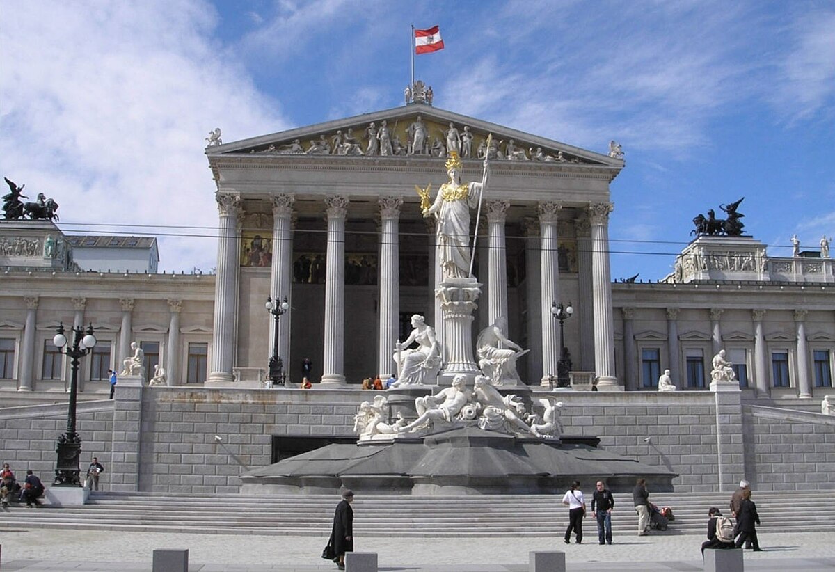 Avusturya Parlamento Binası: Demokrasiye Yunan Esintisi