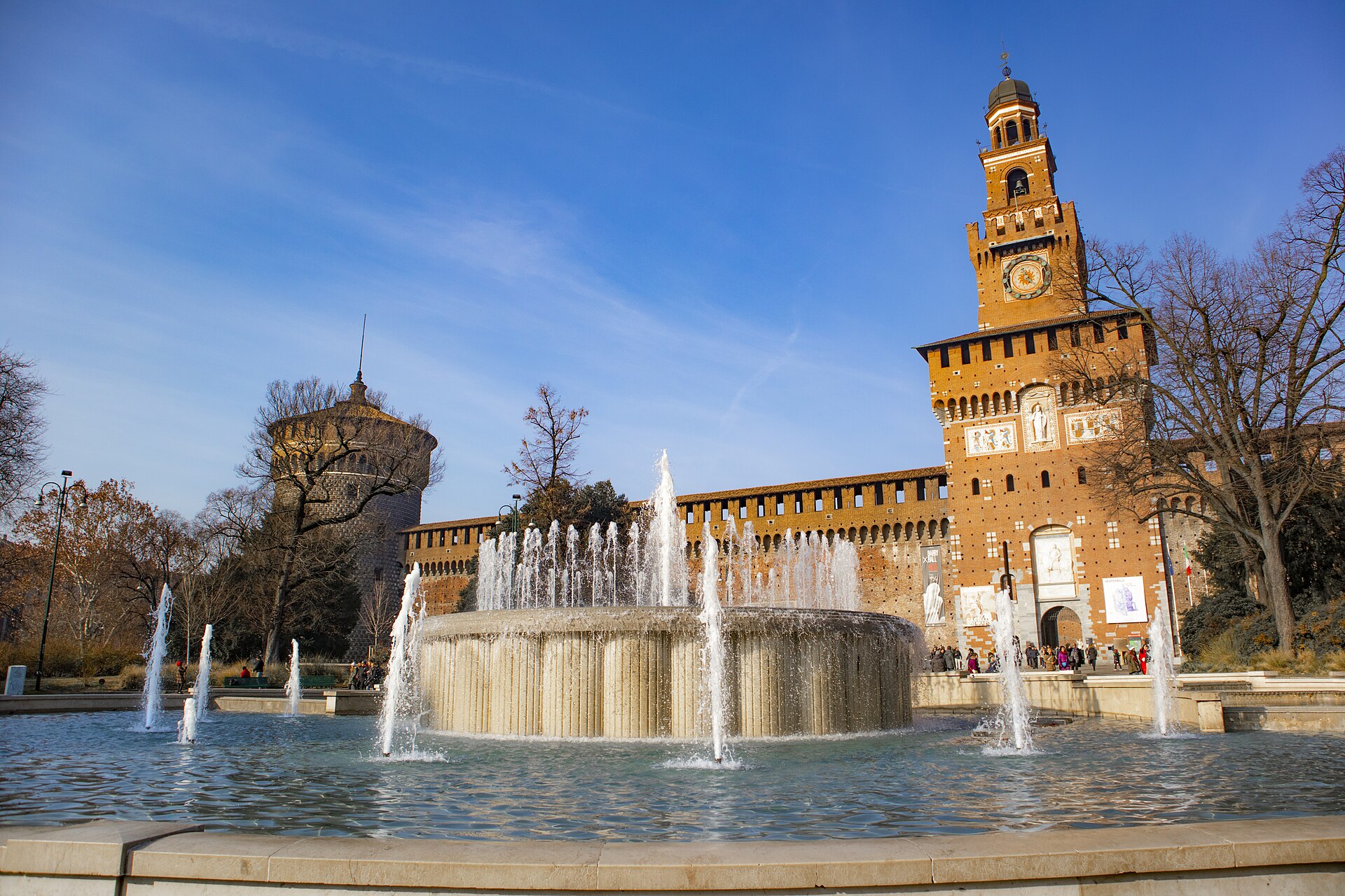 Sforzesco Şatosu: Gücün, Sanatın ve Sessizliğin Kalbi
