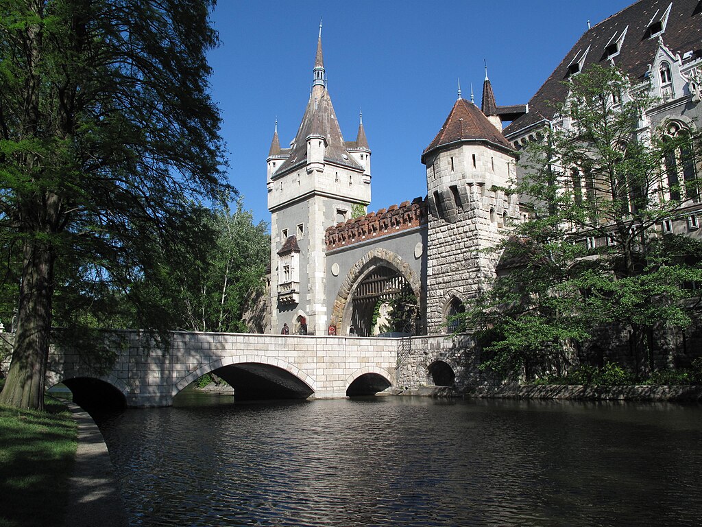 Vajdahunyad Kalesi