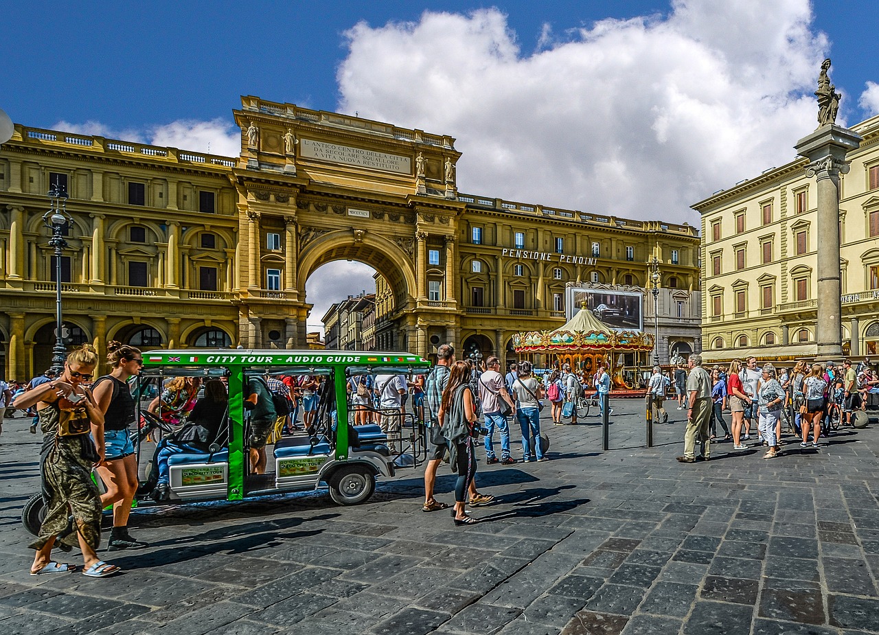 Piazza della Repubblica: Zamanın Katmanlarıyla Örülmüş Bir Meydan
